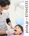 小児歯科（歯医者と子供） 87444335