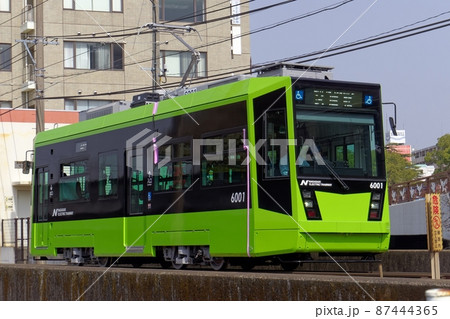 試運転中の長崎電気軌道の6000形電車 試運転中の長崎電気軌道の6000形電車 87444365