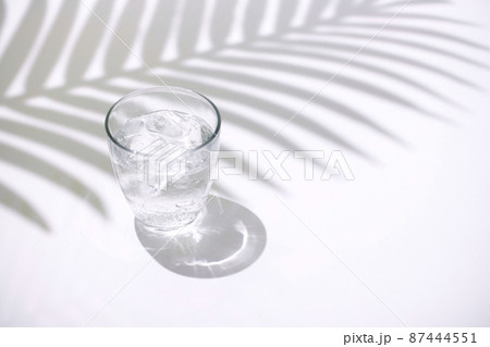 炭酸水 グラス 爽やか シルエット 炭酸水 グラス 爽やか シルエット 87444551