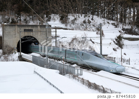 北海道新幹線で試運転中のE956形ALFA-X（アルファエックス）の写真素材