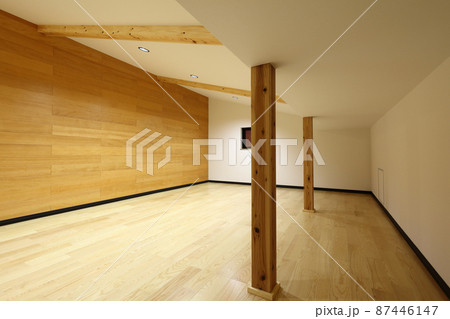屋根裏部屋 趣味室 イメージ  87446147