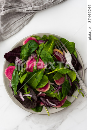 Salad with mix lettuce and Margelan radish 87446246