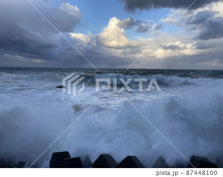 波を被る二秒前 87448100