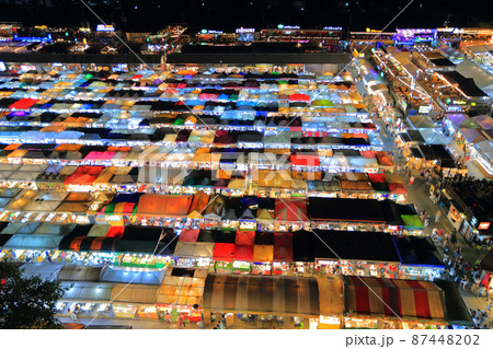 タイランド、バンコクのナイトマーケット（夜景） 87448202