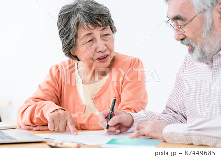 シニア　夫婦　終活　遺言 87449685