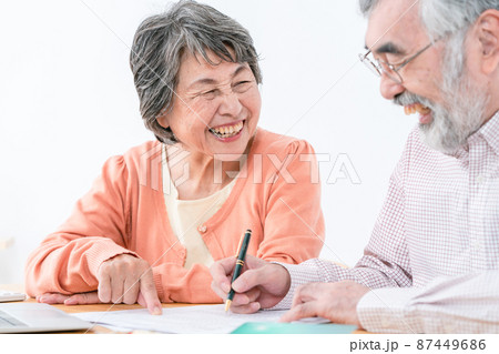 シニア　夫婦　終活　遺言 87449686