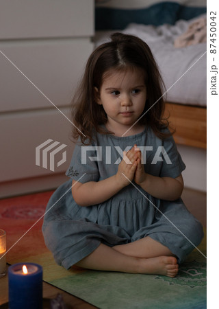 Pretty smiling baby pray at home 87450042