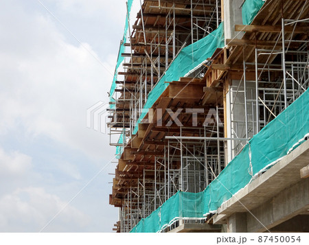 KUALA LUMPUR, MALAYSIA - JULY 7, 2021: Beam and column formwork installed at a construction site. Molds are made of wood and plywood. Be the basis of form to reinforced concrete. 87450054