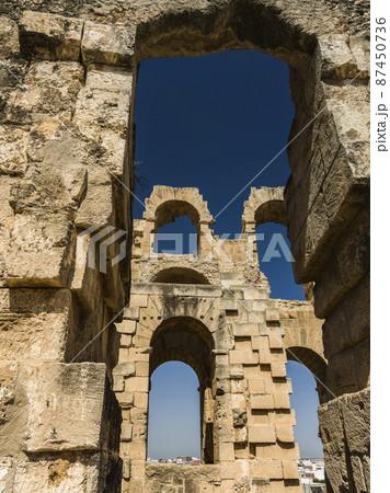 チュニジア・エルジェムの円形闘技場 Amphitheatre of El Jem, Tunisia 87450736