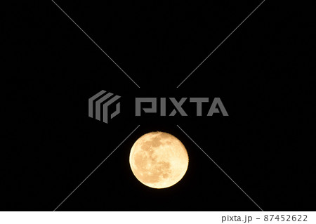 北杜市白州町、二月十六夜の月（位置：中央下） 87452622