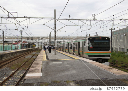 矢板駅に到着する宇都宮線E231系（上り列車） 87452779