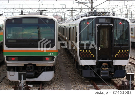 小山電車区で留置中の宇都宮線E131系（営業運転前） 87453082