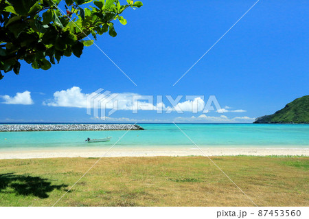 沖縄　渡名喜島の風景　あがり浜 87453560