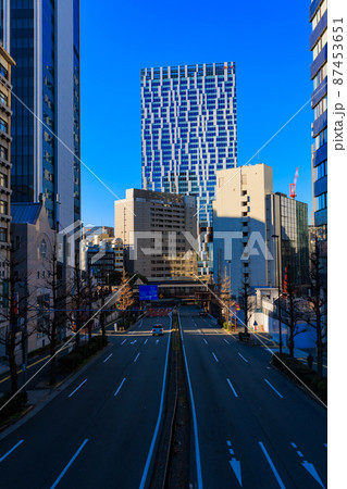 東京都 早朝の渋谷駅東口の街並み 青山通りと渋谷ストリーム 東京都 早朝の渋谷駅東口の街並み 青山通りと渋谷ストリーム 87453651
