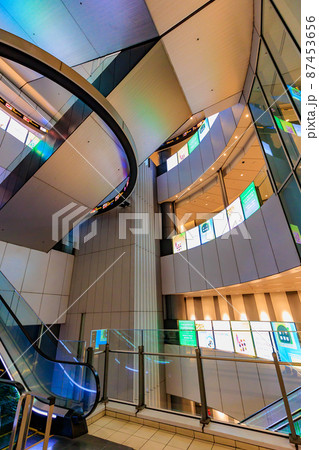 東京都 渋谷駅の地下通路 ヒカリエ入口 東京都 渋谷駅の地下通路 ヒカリエ入口 87453656