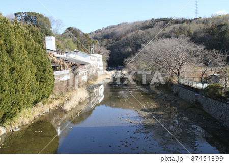 大阪高槻摂津峡の初春の風景 87454399