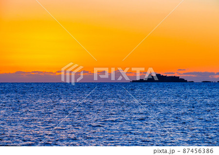 軍艦島を望む夕景 87456386