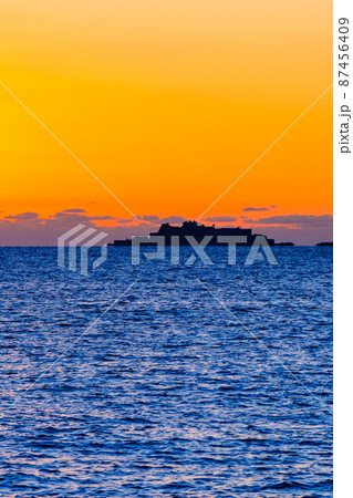 軍艦島を望む夕景 軍艦島を望む夕景 87456409