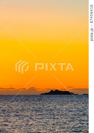 軍艦島を望む夕景 87456416