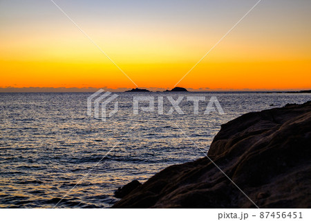 軍艦島を望む夕景 87456451