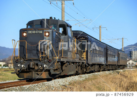 DE10形ディーゼル機関車とSL人吉用50系客車（JR九州） 87456929