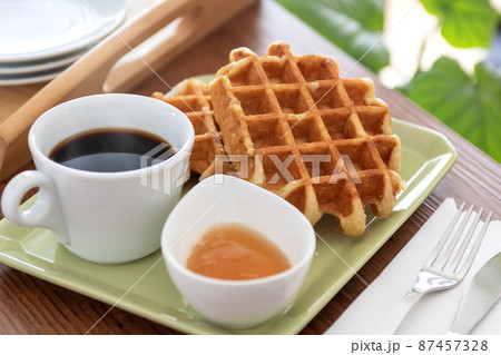ワッフルとコーヒー 87457328
