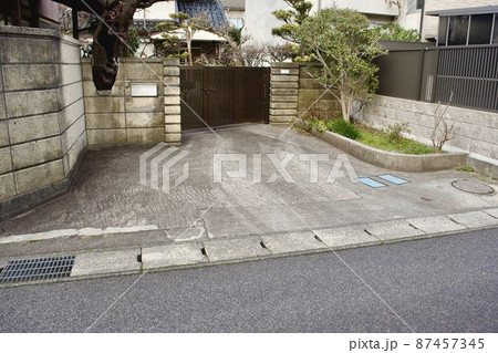 一般住宅の駐車場 一般住宅の駐車場 87457345