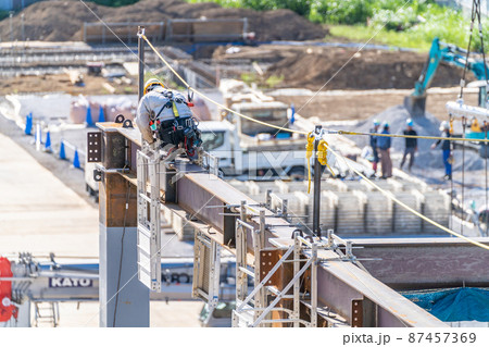 建設現場　高所作業　とび　安全帯　ランヤード　スタンション　親綱用支柱　親綱　安全対策　鉄骨工事 87457369