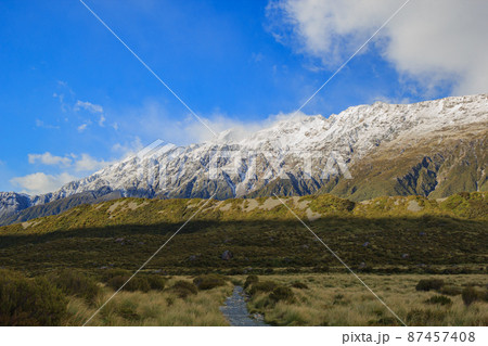 ニュージーランド南島　フッカーバレートラックの風景 87457408