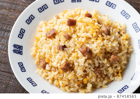 パラ、ふわ、しっとりの美味しいチャーハン 87458565
