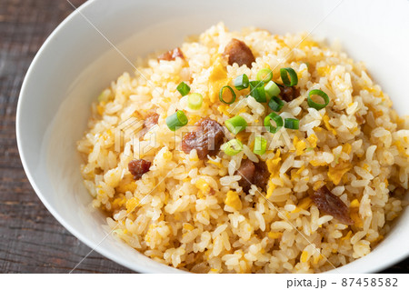 パラ、ふわ、しっとりの美味しいチャーハン 87458582