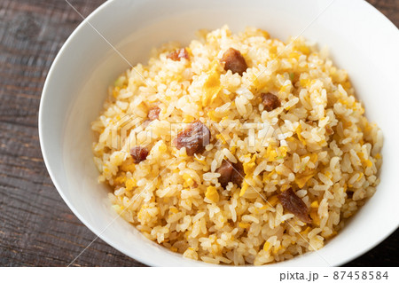 パラ、ふわ、しっとりの美味しいチャーハン 87458584