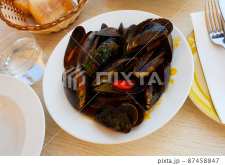 Moules a la marinera braised in vegetable sauce 87458847