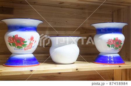 繁体字中国語の古いスピットン 87458984