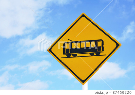 踏切の警戒標識 踏切の警戒標識 87459220