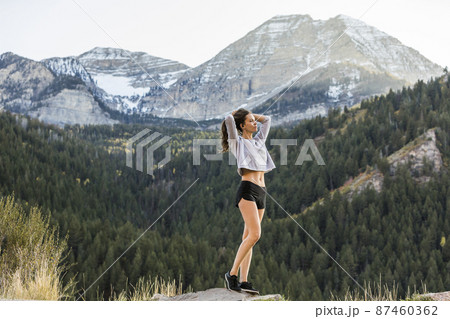 United States, Utah, American Fork, Athlete woman looking at view in mountain landscape 87460362