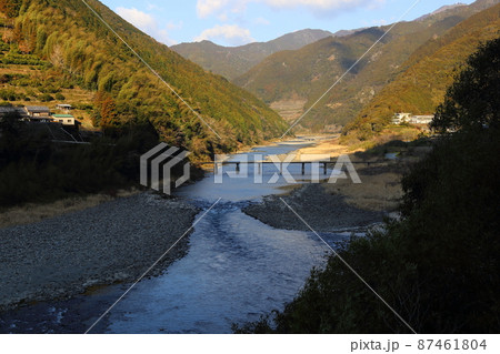 浅尾(あそお)沈下橋　【高知県越知町鎌井田地区】 87461804