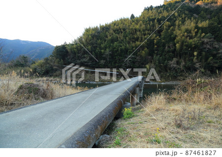 浅尾(あそお)沈下橋　【高知県越知町鎌井田地区】 87461827