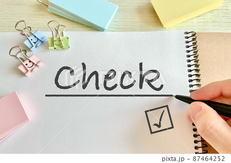 ノートにチェックするイメージ ノートにチェックするイメージ 87464252