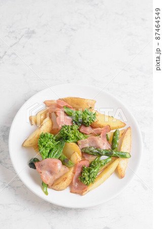 ベーコンと野菜の炒め物 87464549