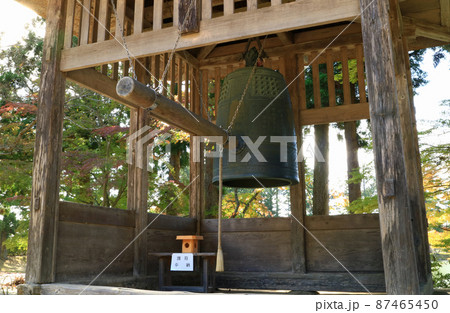 平泉の毛越寺の鐘楼 平泉の毛越寺の鐘楼 87465450