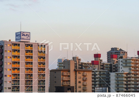大阪市西区堀江・新町方面の夕景　都市風景　2022年3月 87466045