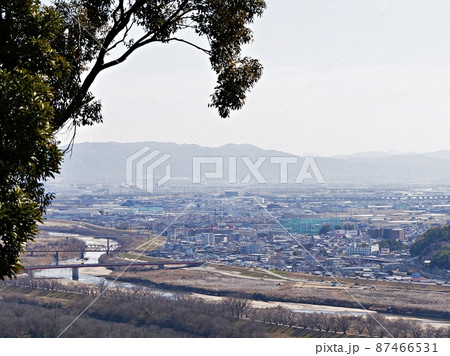 京都 大山崎町 天王山 木津川と八幡市街地(観音寺付近から、冬) 京都 大山崎町 天王山 木津川と八幡市街地(観音寺付近から、冬) 87466531