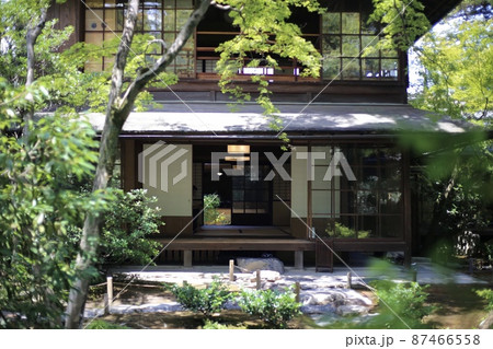 無鄰菴のひっそりとした家屋 87466558