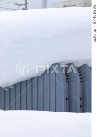車庫, カーポート, 雪, 積雪, 冬, 北海道, 雪景色, ガレージ, 屋外, 屋根, 豪雪 87466805