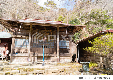 雨降山大山寺の前不動堂(丹沢大山国定公園) 雨降山大山寺の前不動堂(丹沢大山国定公園) 87467053