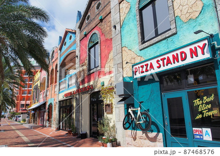 【沖縄】北谷アメリカンビレッジの街並み 87468576