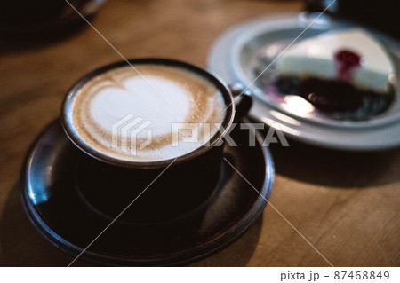 カフェラテのラテアート 87468849