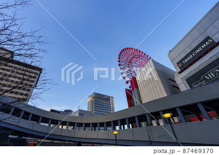 阪急サン広場からの都市景観　HEPファイブの観覧車　夕暮れ時 87469370