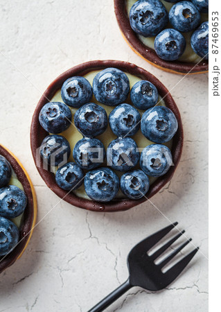 Tartlet with blueberries, chocolate and cream cheese. Tartlet with blueberries, chocolate and cream cheese. 87469653